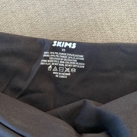 NEW Skims Fits Everybody Bandeau in Clay Strapless bra black color size XS - Picture 10 of 10